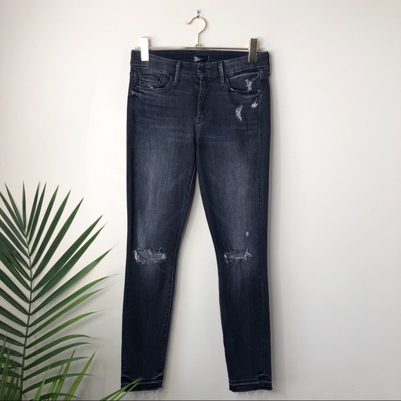 MOTHER • Looker Jean Washed Black Ripped Knee - Picture 3 of 7